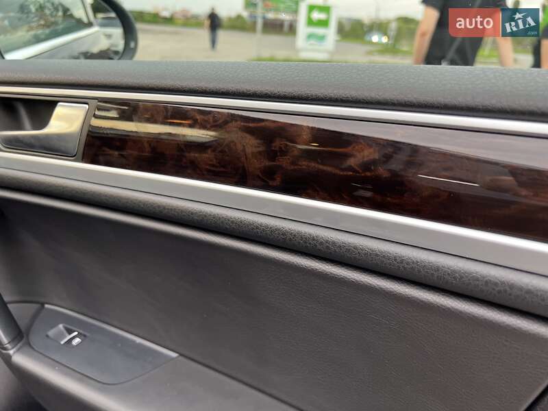 Позашляховик / Кросовер Volkswagen Touareg 2010 в Вінниці