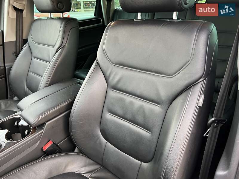 Позашляховик / Кросовер Volkswagen Touareg 2010 в Вінниці