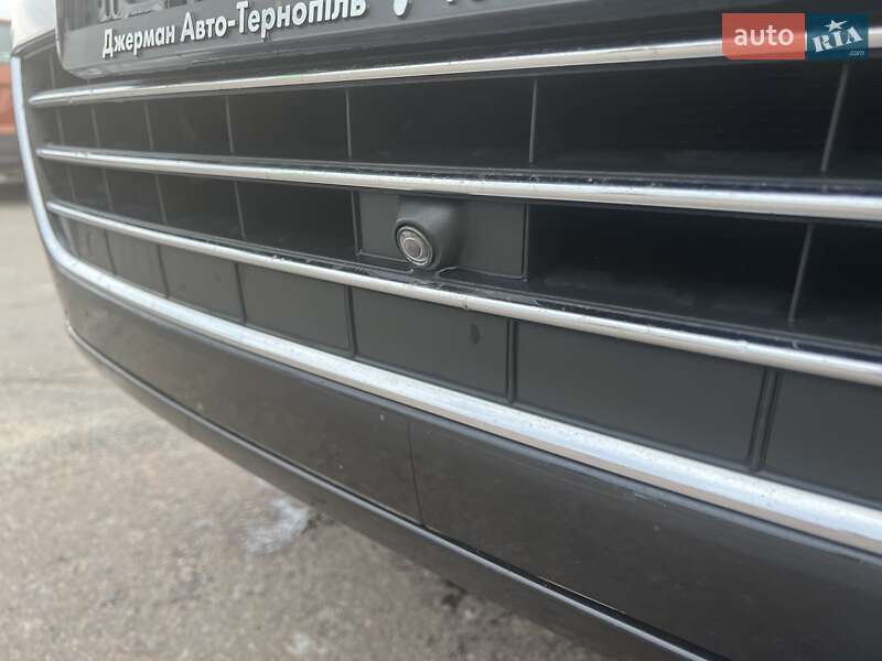 Позашляховик / Кросовер Volkswagen Touareg 2010 в Вінниці