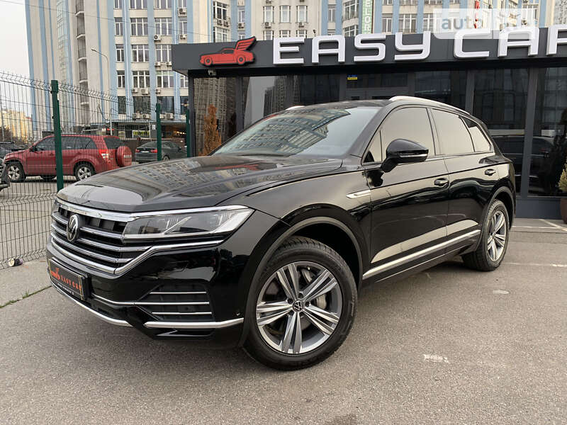 Внедорожник / Кроссовер Volkswagen Touareg 2018 в Киеве