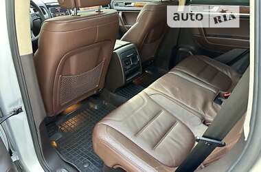 Внедорожник / Кроссовер Volkswagen Touareg 2010 в Киеве