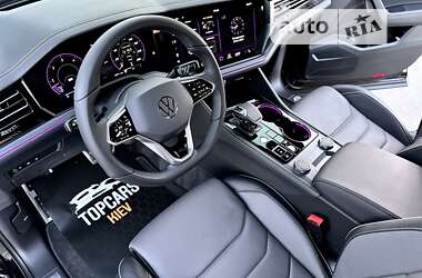 Внедорожник / Кроссовер Volkswagen Touareg 2024 в Киеве
