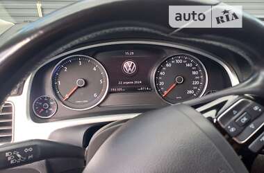 Внедорожник / Кроссовер Volkswagen Touareg 2014 в Звягеле