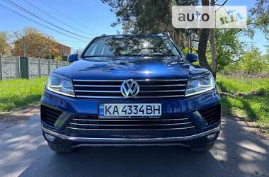 Позашляховик / Кросовер Volkswagen Touareg 2016 в Києві