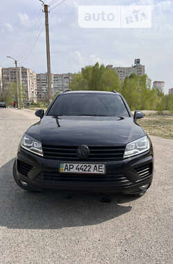 Позашляховик / Кросовер Volkswagen Touareg 2015 в Запоріжжі