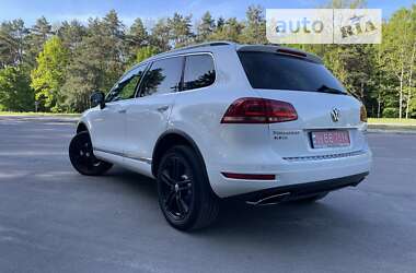 Позашляховик / Кросовер Volkswagen Touareg 2014 в Рівному