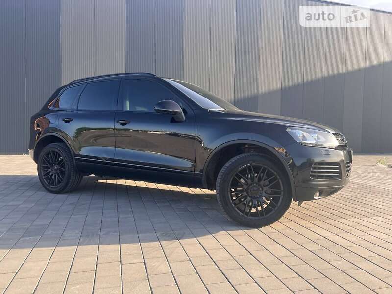 Позашляховик / Кросовер Volkswagen Touareg 2010 в Хмельницькому