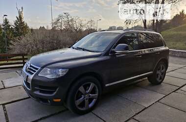 Позашляховик / Кросовер Volkswagen Touareg 2010 в Софіївській Борщагівці