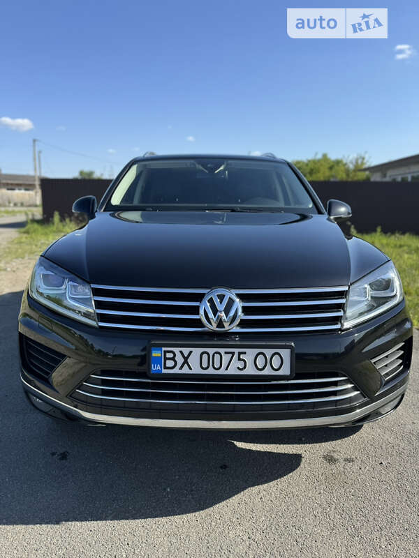 Внедорожник / Кроссовер Volkswagen Touareg 2015 в Шепетовке