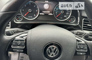 Внедорожник / Кроссовер Volkswagen Touareg 2013 в Львове