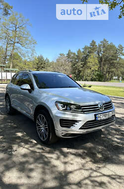 Позашляховик / Кросовер Volkswagen Touareg 2015 в Луцьку