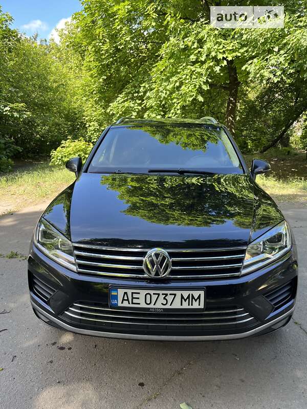 Внедорожник / Кроссовер Volkswagen Touareg 2014 в Доброполье