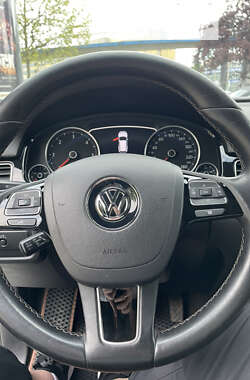 Внедорожник / Кроссовер Volkswagen Touareg 2013 в Шепетовке