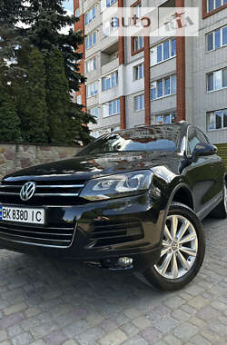 Внедорожник / Кроссовер Volkswagen Touareg 2011 в Тернополе