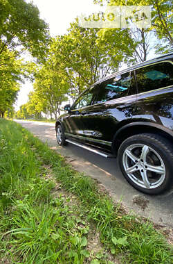 Внедорожник / Кроссовер Volkswagen Touareg 2012 в Львове