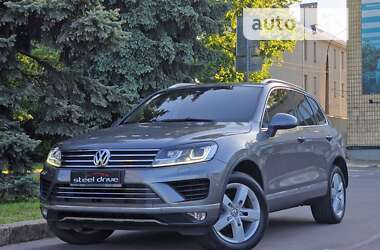 Внедорожник / Кроссовер Volkswagen Touareg 2012 в Николаеве