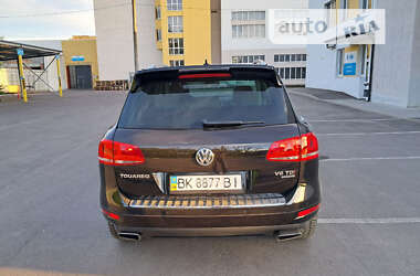 Внедорожник / Кроссовер Volkswagen Touareg 2011 в Костополе