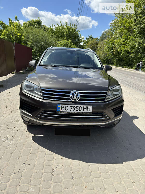 Внедорожник / Кроссовер Volkswagen Touareg 2014 в Львове