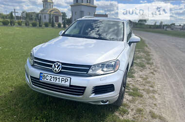 Внедорожник / Кроссовер Volkswagen Touareg 2012 в Львове