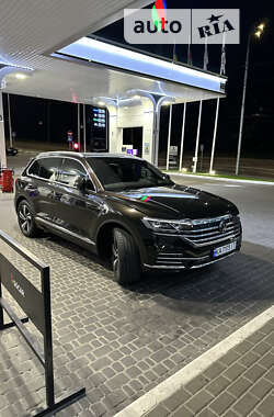 Позашляховик / Кросовер Volkswagen Touareg 2023 в Києві