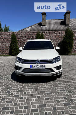 Позашляховик / Кросовер Volkswagen Touareg 2011 в Кропивницькому