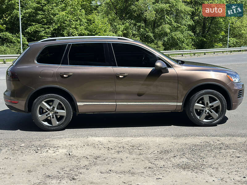 Позашляховик / Кросовер Volkswagen Touareg 2013 в Івано-Франківську