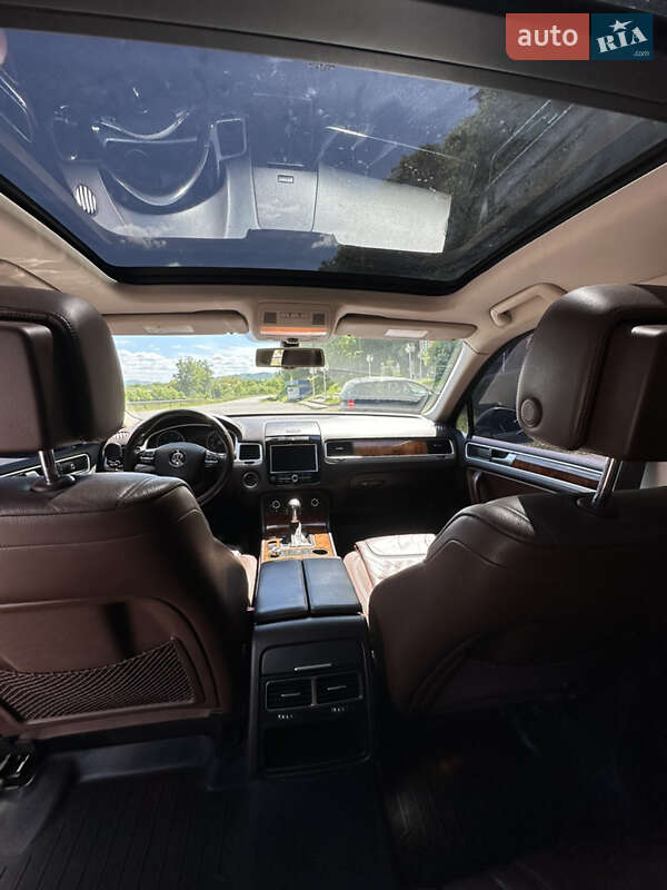 Позашляховик / Кросовер Volkswagen Touareg 2013 в Івано-Франківську