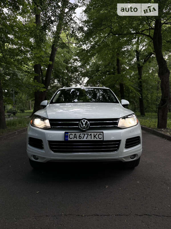 Внедорожник / Кроссовер Volkswagen Touareg 2012 в Каменке