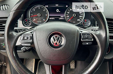 Внедорожник / Кроссовер Volkswagen Touareg 2011 в Сумах