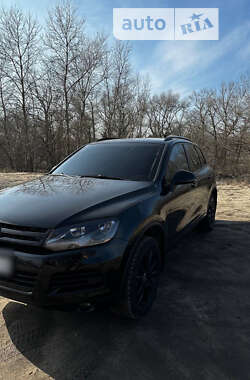 Позашляховик / Кросовер Volkswagen Touareg 2013 в Запоріжжі