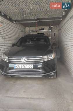 Внедорожник / Кроссовер Volkswagen Touareg 2017 в 