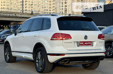 Позашляховик / Кросовер Volkswagen Touareg 2015 в Києві