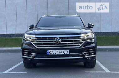 Позашляховик / Кросовер Volkswagen Touareg 2020 в Києві