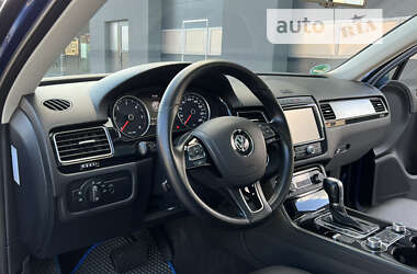 Внедорожник / Кроссовер Volkswagen Touareg 2015 в Луцке