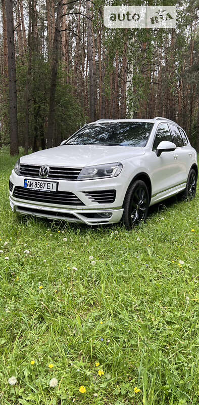 Внедорожник / Кроссовер Volkswagen Touareg 2015 в Бердичеве