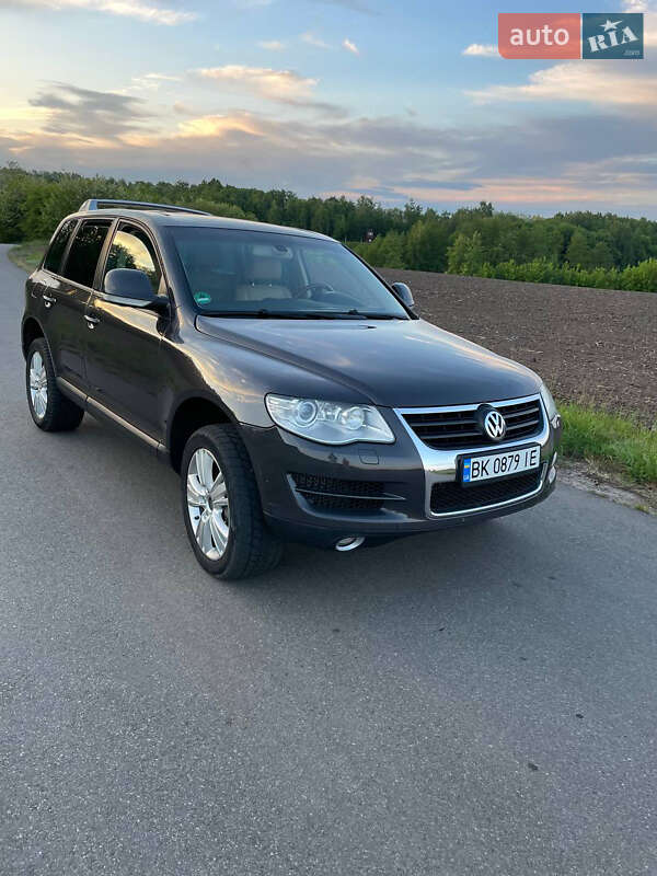 Позашляховик / Кросовер Volkswagen Touareg 2008 в Прилуках
