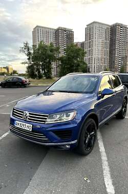 Позашляховик / Кросовер Volkswagen Touareg 2016 в Сумах