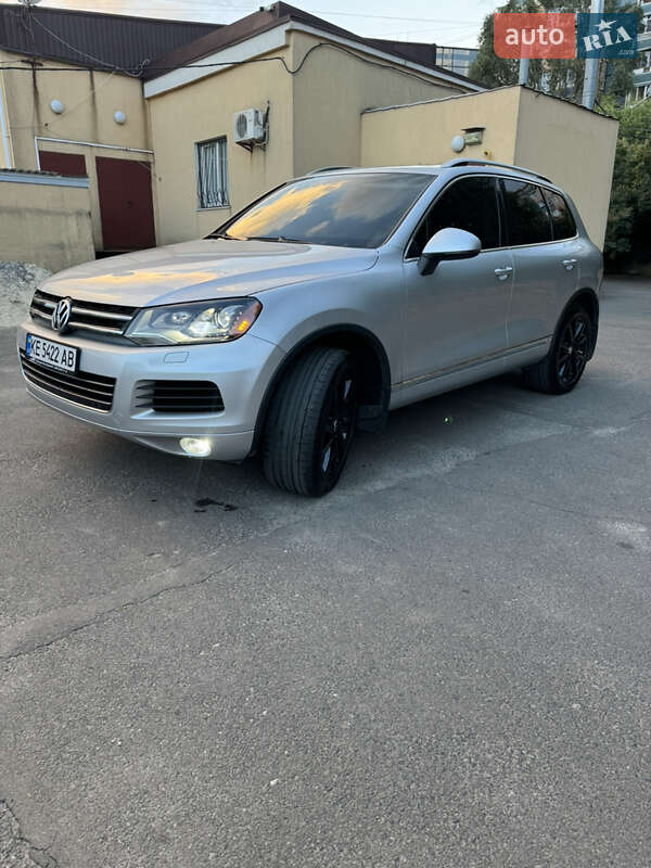 Внедорожник / Кроссовер Volkswagen Touareg 2011 в Кривом Роге