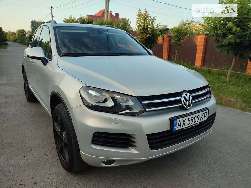 Внедорожник / Кроссовер Volkswagen Touareg 2010 в Киеве