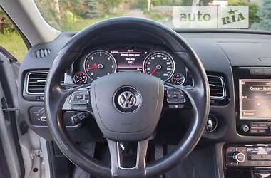 Внедорожник / Кроссовер Volkswagen Touareg 2010 в Киеве