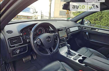 Внедорожник / Кроссовер Volkswagen Touareg 2012 в Гадяче