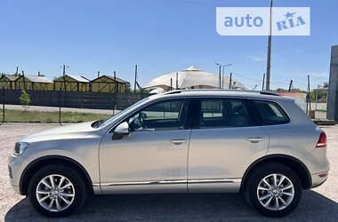 Внедорожник / Кроссовер Volkswagen Touareg 2011 в Киеве