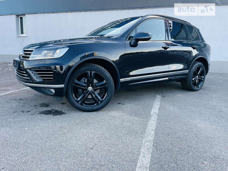 Внедорожник / Кроссовер Volkswagen Touareg 2017 в Киеве