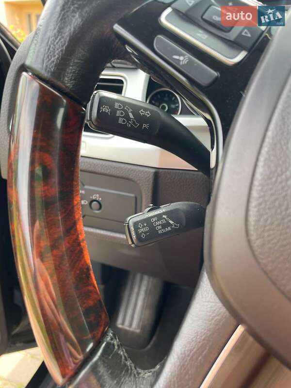 Внедорожник / Кроссовер Volkswagen Touareg 2010 в Мукачево