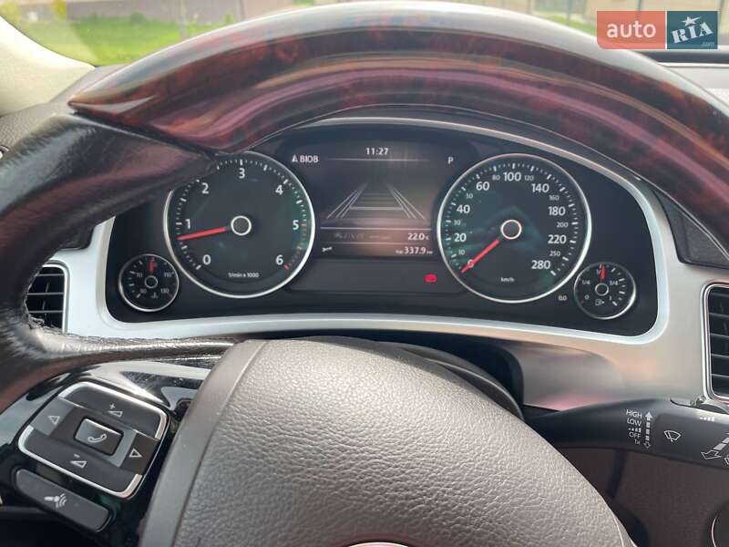 Внедорожник / Кроссовер Volkswagen Touareg 2010 в Мукачево