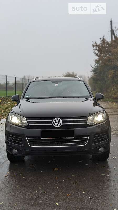 Позашляховик / Кросовер Volkswagen Touareg 2014 в Сумах