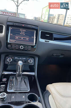 Внедорожник / Кроссовер Volkswagen Touareg 2012 в 