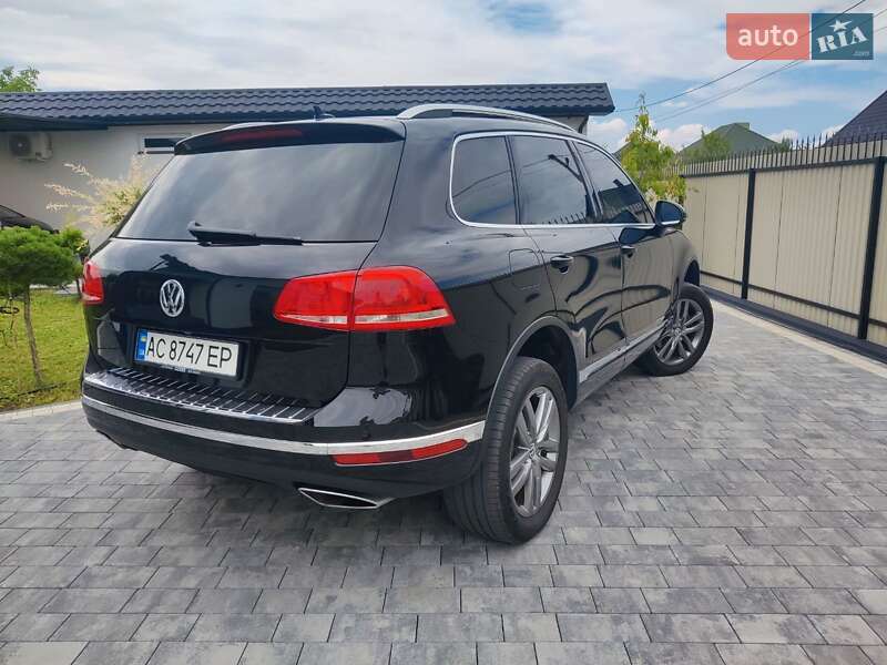 Позашляховик / Кросовер Volkswagen Touareg 2016 в Луцьку
