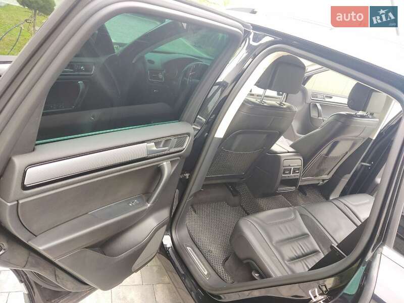 Позашляховик / Кросовер Volkswagen Touareg 2016 в Луцьку