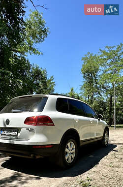 Внедорожник / Кроссовер Volkswagen Touareg 2011 в 